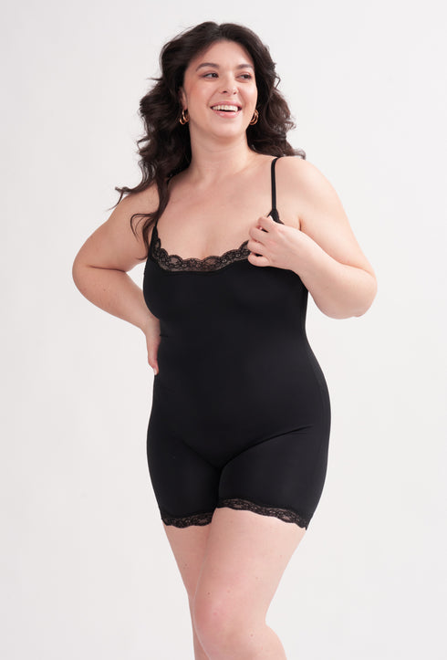 ELYNDI short suit with lace edge - BLACK 9691