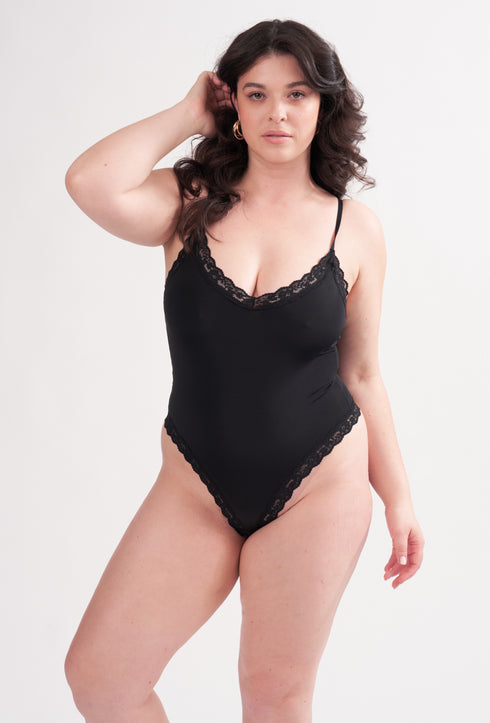 ELYNDI bodis su V formos iškirpte "SECOND SKIN" - JUODAS 9692