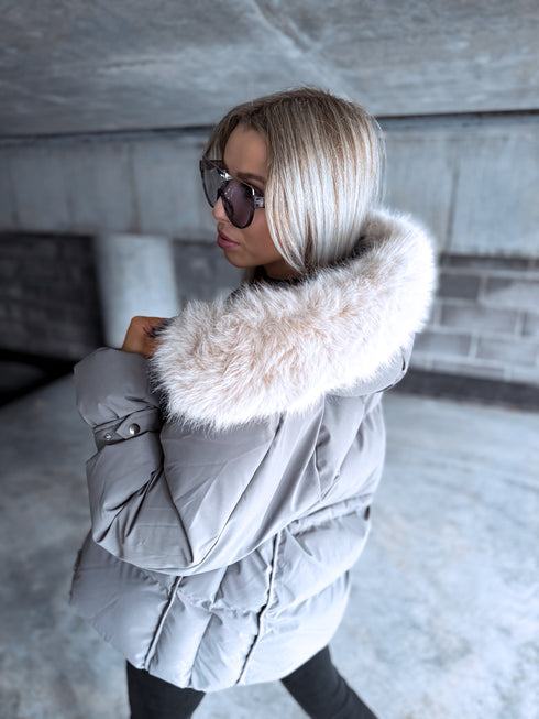 Pufīga, īsā virsjaka "FUSION AD611" - PELĒKA PRE-ORDER