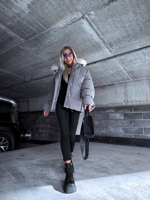 Pufīga, īsā virsjaka "FUSION AD611" - PELĒKA PRE-ORDER