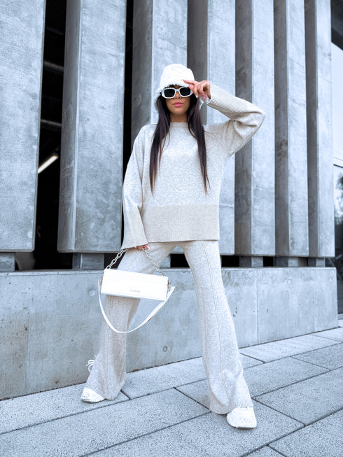 Adīts komplekts "SMOOTH LINES E5388" - GAIŠI BĒŠS