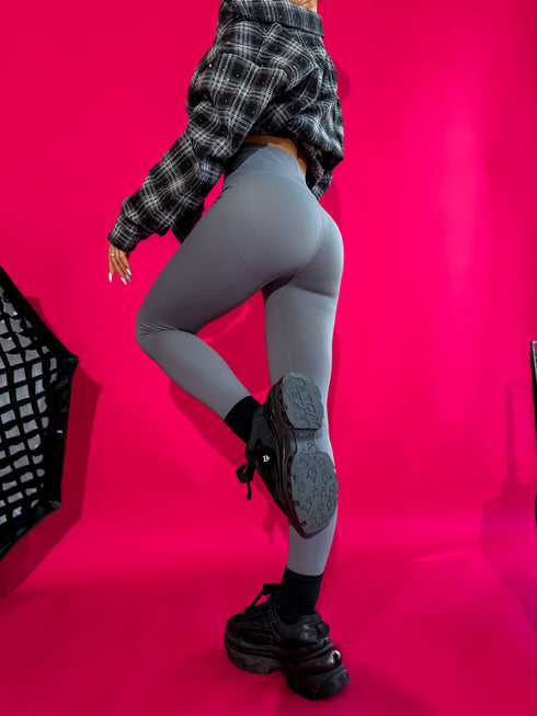 Gundantys tamprės su raišteliais 3286 - TAMSIAI PILKOS