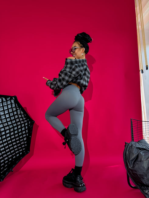 Gundantys tamprės su raišteliais 3286 - TAMSIAI PILKOS