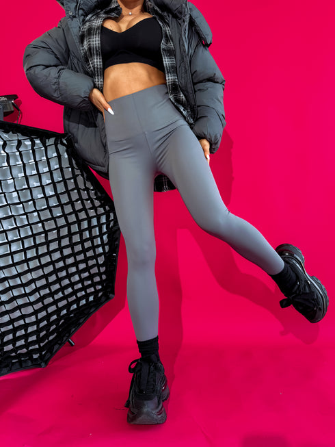 Gundantys tamprės su raišteliais 3286 - TAMSIAI PILKOS