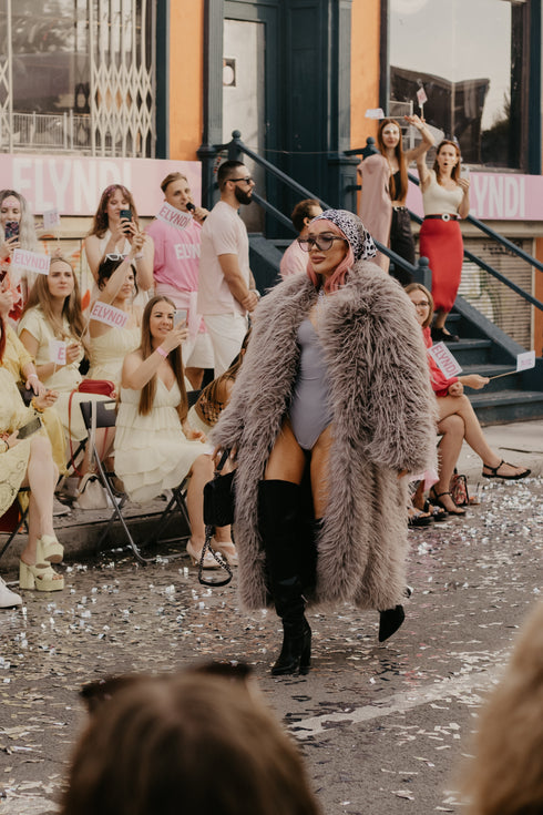 LUX mākslīgās kažokādas mētelis "ICY" LD05- kapučīno