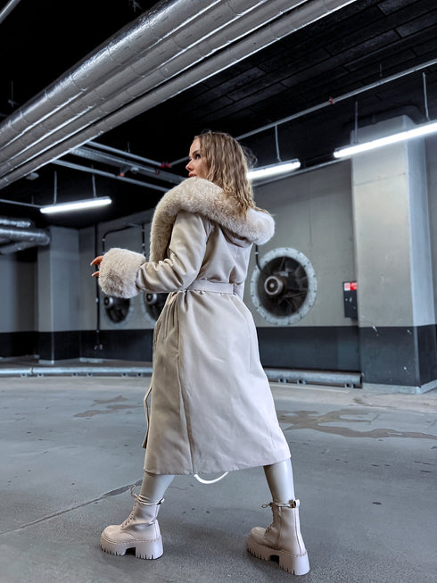 Mētelis ar pūku "CLOSURE" FC76 - bēšs PRE-ORDER