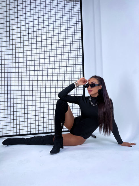 Klasiskais bodijs ar apkaklīti "AMAZING" - MELNS PRE-ORDER