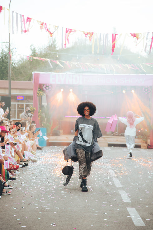 Oversize T-shirt "WOMAN'S WORLD" - GRAY