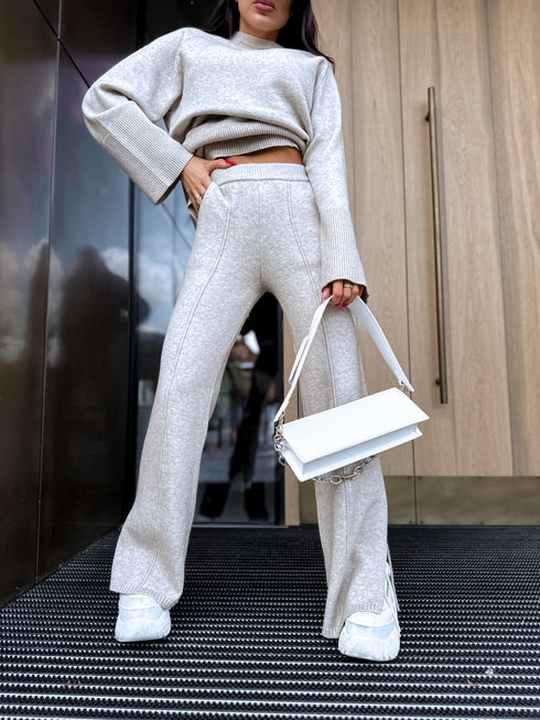 Adīts komplekts "SMOOTH LINES E5388" - GAIŠI BĒŠS