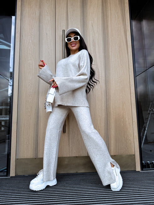 Adīts komplekts "SMOOTH LINES E5388" - GAIŠI BĒŠS