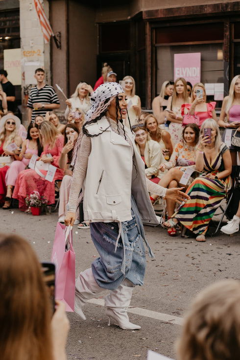 Жилет из искусственной кожи "POP STAR" - БЕЛЫЙ CV2122