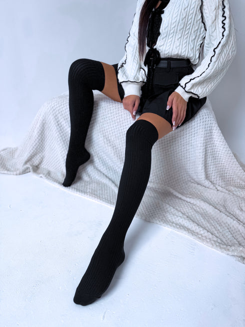 Svītrota adījuma, garās zeķes 8901 - MELNAS