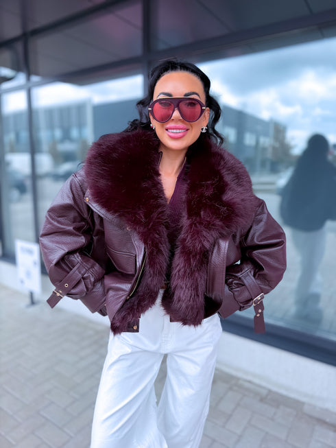 "MEDIUM 202345" ādas imitācijas virsjaka - BORDO AR BORDO PŪKU PRE-ORDER
