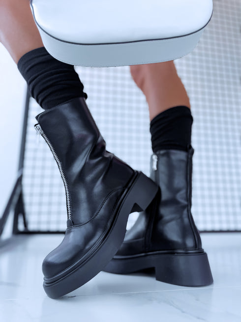 Zābaki ar rāvējslēdzēju priekšpusē "ZIP" LA3111 - MELNI