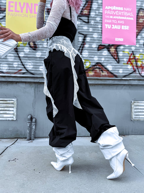 Bikses ar mežģīņu dekoru "BELLISSIMO" P11351 - MELNAS