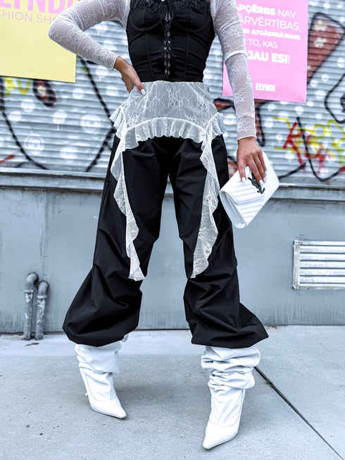 Bikses ar mežģīņu dekoru "BELLISSIMO" P11351 - MELNAS