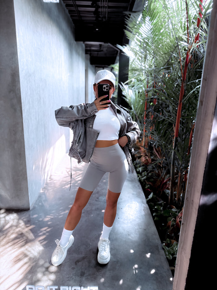 Deceptively high-waisted shorts - light gray