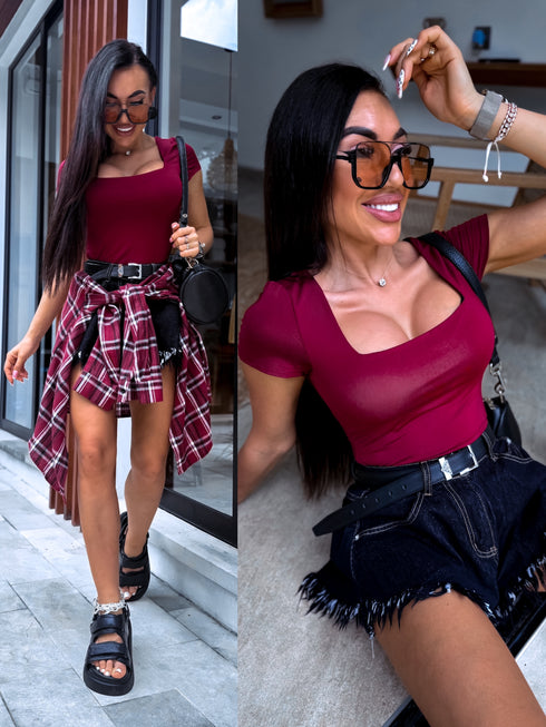 BASIC T-shirt with square neckline - burgundy