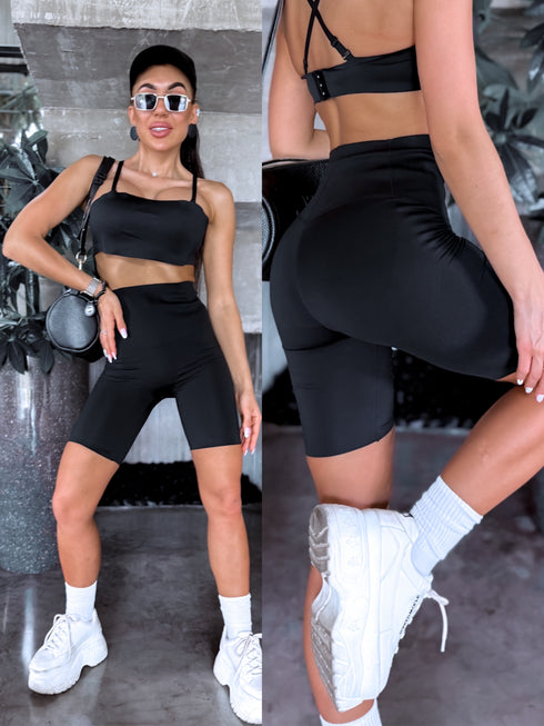 Deceptive shorts with EXTRA high waist - black
