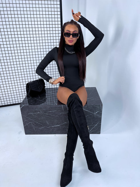 Klasiskais bodijs ar apkaklīti "AMAZING" - MELNS PRE-ORDER