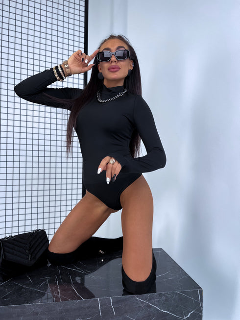 Klasiskais bodijs ar apkaklīti "AMAZING" - MELNS PRE-ORDER