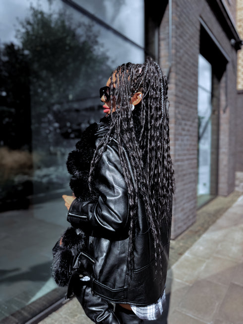 Черная куртка из искусственной кожи с черным пухом