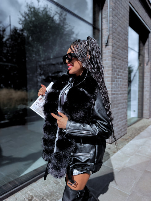 Черная куртка из искусственной кожи с черным пухом