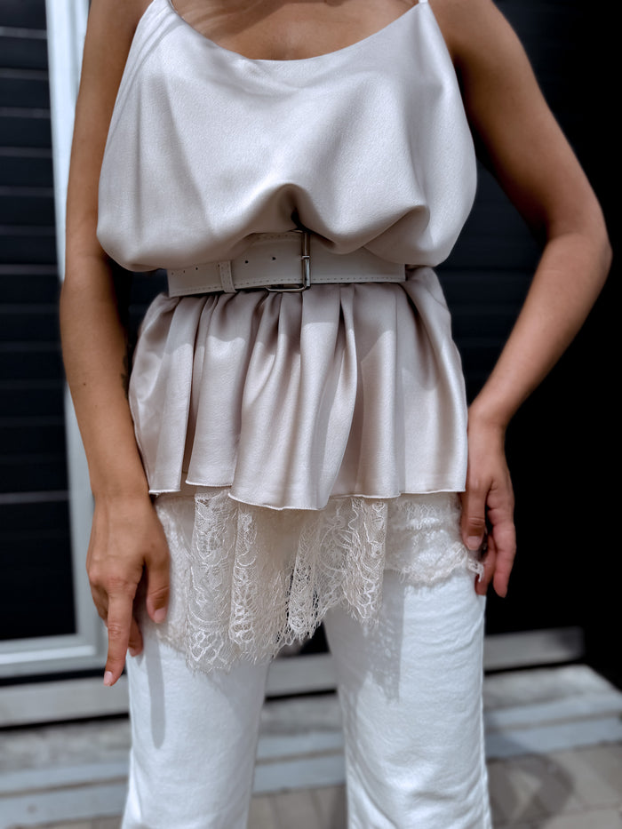 Lielizmēra topas "DREAMY LACE" 7929 - ŠVIESIAI SMĖLINĖ