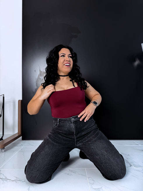 Bordeaux, basic top with a square neckline