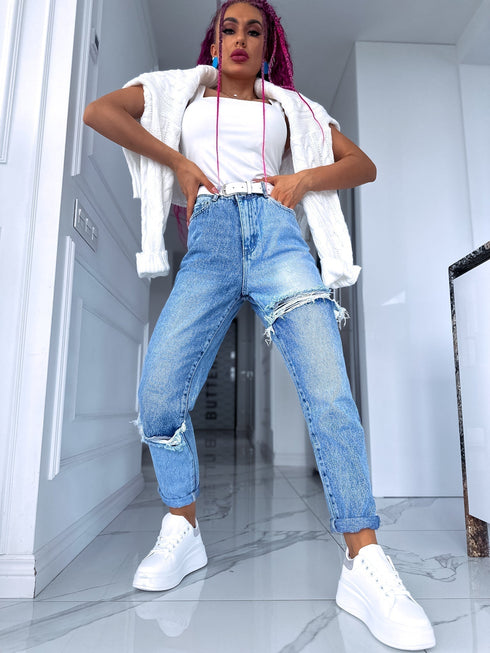 Balts, basic topiņš ar kvadrātveida izgriezumu