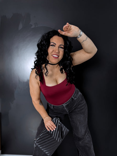 Bordeaux, basic top with a square neckline