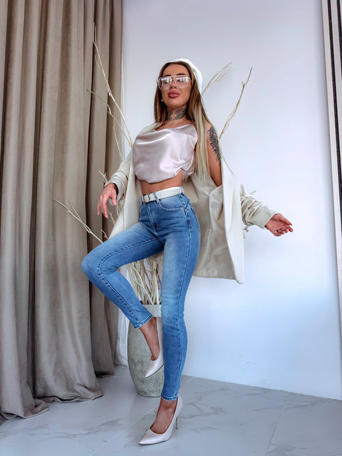 Džinsai su push-up linijomis "PERFECT" T5355-1 - ŠVIESIAI MĖLYNOS