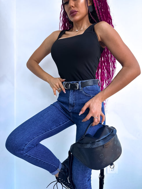 Черный базовый топ с квадратным вырезом