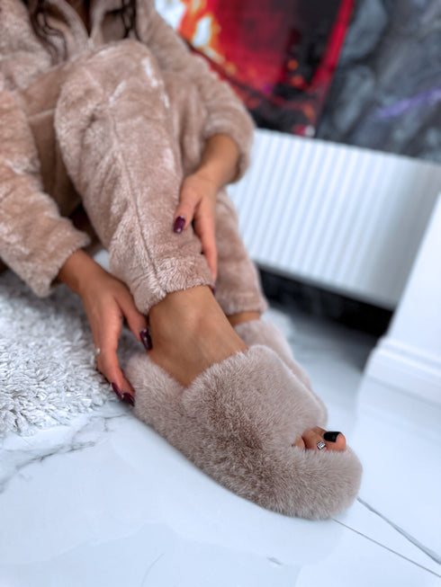 Пушистые тапочки на высокой подошве - бежевые