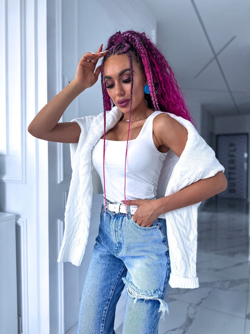 Balts, basic topiņš ar kvadrātveida izgriezumu