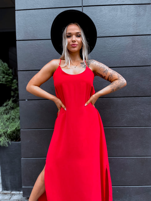 Free, long dress with crossed straps - red