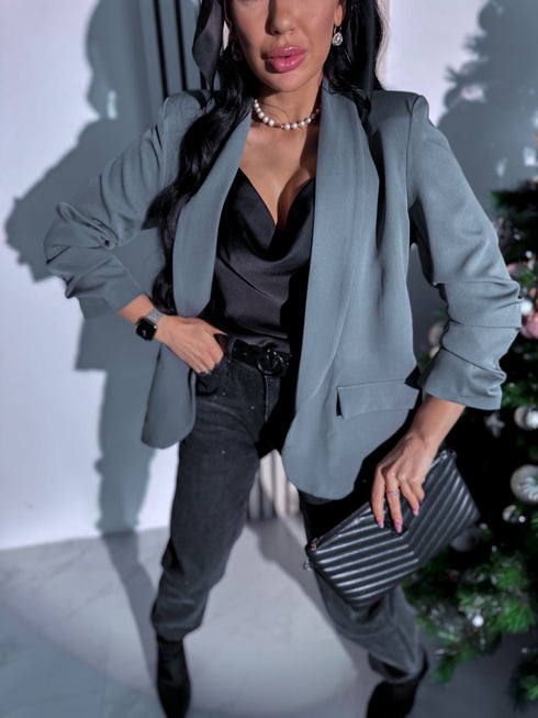 Pilka, VIENAS DYDIS švarkas + juodas viršus