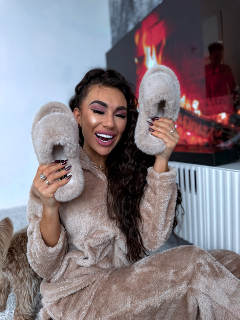 Пушистые тапочки на высокой подошве - бежевые