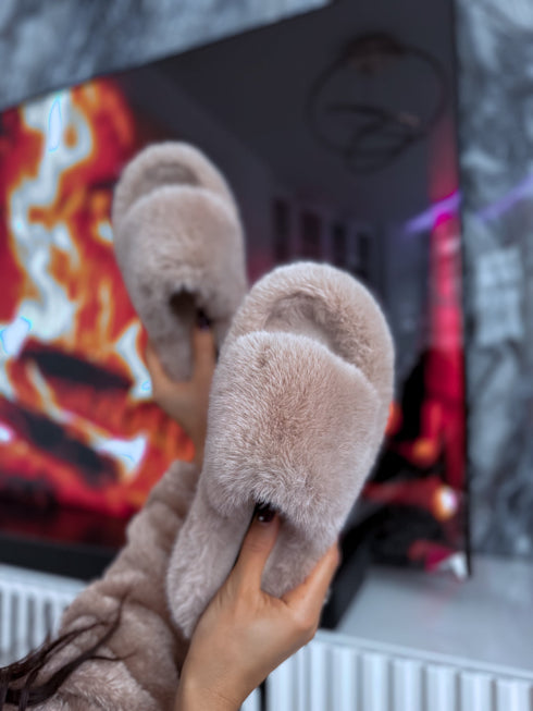 Пушистые тапочки на высокой подошве - бежевые