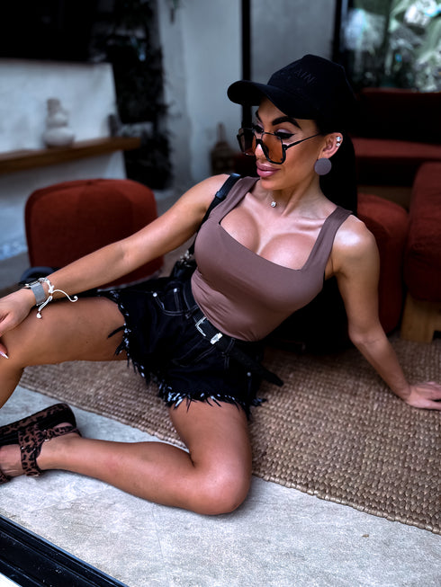 Cappuccino, basic top with square neckline