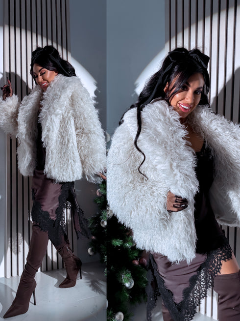 "PINTEREST 6AW006" mākslīgās kažokādas virsjaka - GAIŠI BĒŠA