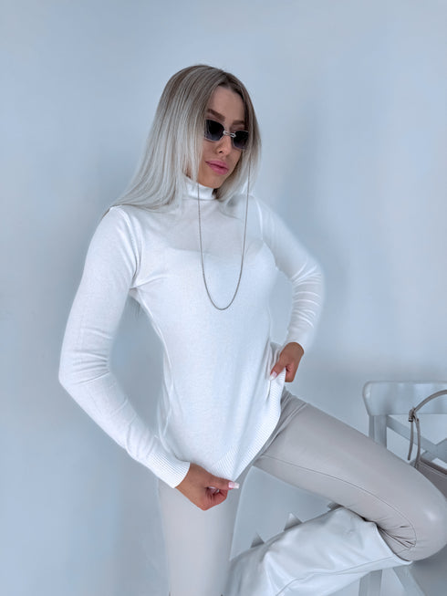 Classic turtleneck - WHITE PRE-ORDER
