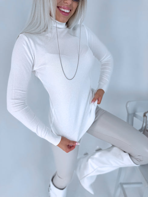 Classic turtleneck - WHITE PRE-ORDER