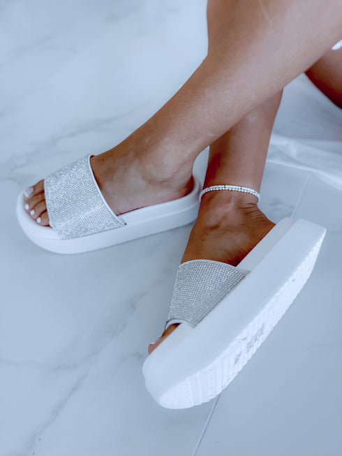 Iešļūcenes "DIAMOND CK341" - baltos