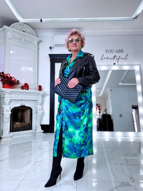 MIDI garuma kleita ar sasienamu dekoltē - zila ar zaļu