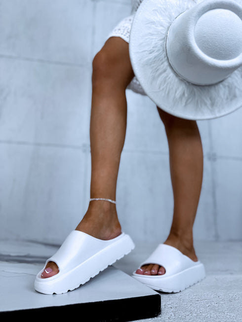 Trendy, everyday slides - WHITE PRE-ORDER