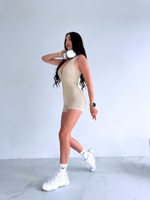 Pieguļošs šortkostīms "I'M FIT" XY510 - BĒŠS