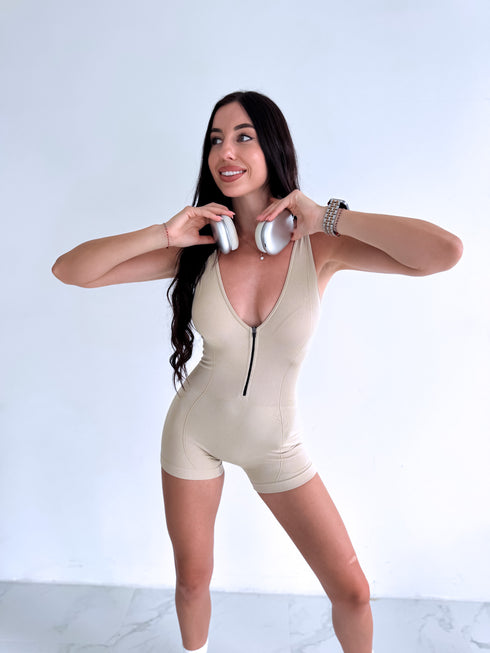 Pieguļošs šortkostīms "I'M FIT" XY510 - BĒŠS