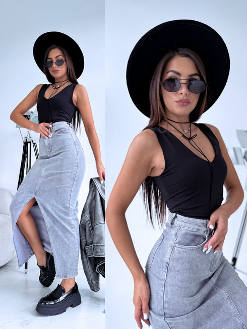 Cap with V-shaped neckline "BOOST VD1805" - BLACK