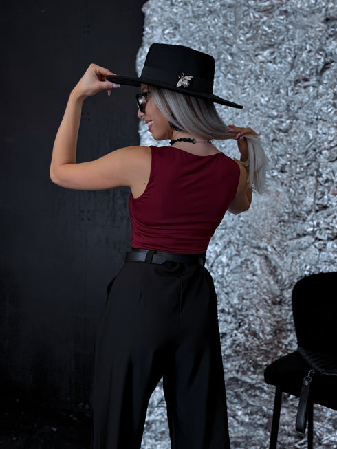 Bordeaux, basic top with a square neckline